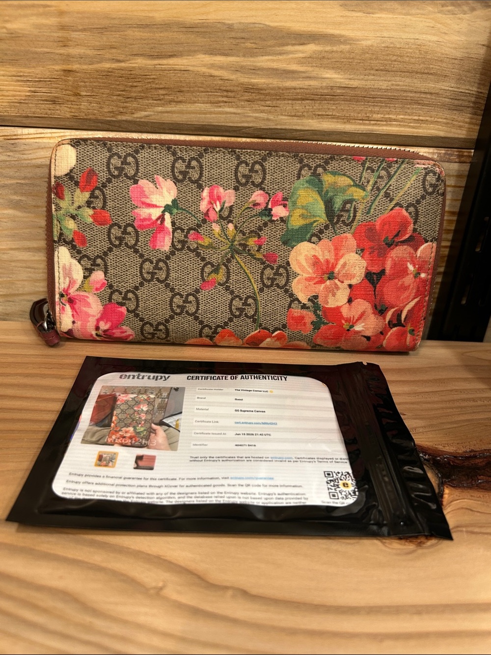 Gucci GG Supreme Blooms Zip Wallet - Brown with Pink & Red Flowers
